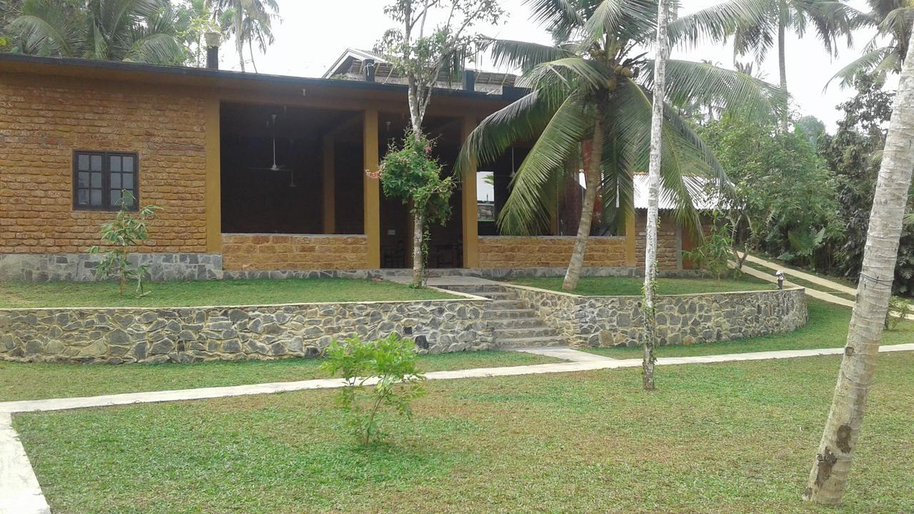 Happy Man Village * Bentota